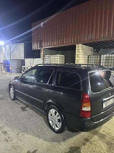 stanqa: Opel Astra Caravan (universał) – qara rəng, 5 qapı, geniş baqajlı ailə — 2