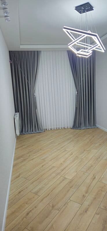 tül parçalar: Ağ rəngli, nazik, şəffaf parçadır. Üzərində həndəsi naxışlar var — 23