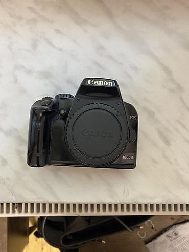 Canon EOS 1000D (body) - 10.1 MP APS-C CMOS sensor - Digic III — 7
