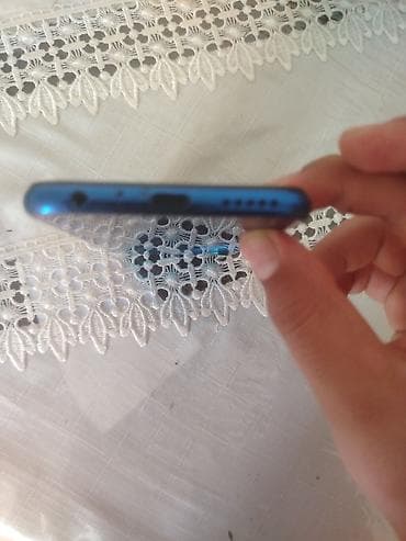 телефон fly selfie 1: Smartfon – mavi gövdə, damla formalı ön kamera kəsiyi olan tam ekranlı — 3