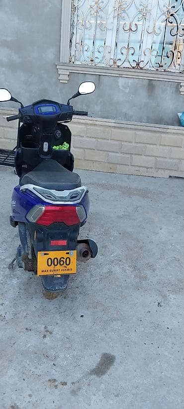 moped aksesuarlar: Qiymeti nezere alnib qoylub her sehi islek vezyetde senedler — 1