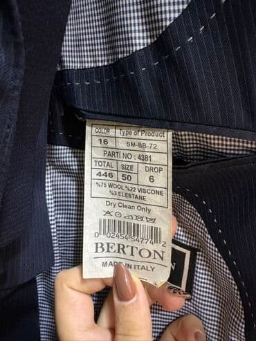 binə ticarət mərkəzi kişi geyimləri: Tək tək qiymət 50 azn, 3ü biryerdə 130azn. Təzə kostyumlardı (cəmi 1 — 2