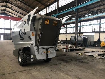 maşın acarları: Yem qarışdıran paylayan. 12 kub tutumlu. Türkiyənin çox keyfiyyətli — 6