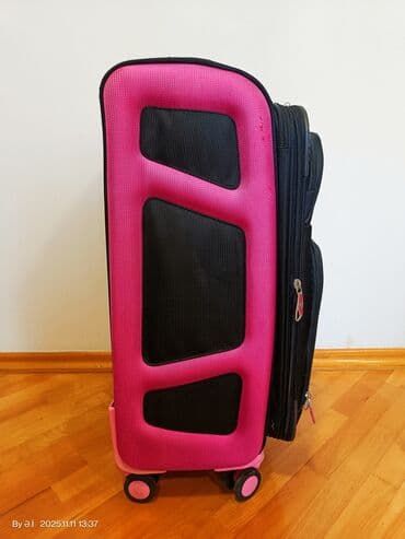 İdman qidaları: Səyahət çamadanı – yumşaq korpuslu, 4 təkərli, qara‑çəhrayı dizayn — 6