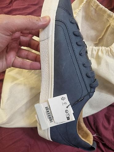 Туфли: Zara kishi kedləri
Tep teze 45 olcu — 6