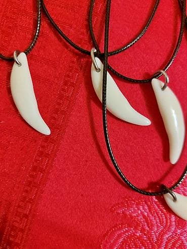 ereb qizili instagram: Boyunbağı, Ünvandan götürmə — 2