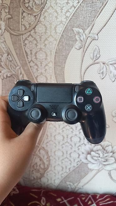 PlayStation 4 Slim komplekt - Konsol: Sony PlayStation 4 Slim (qara — 3