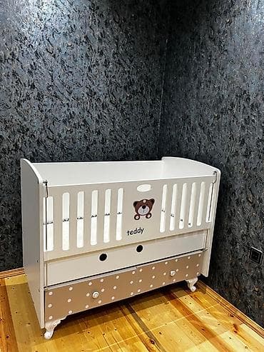 bewik: Oğlan və qız üçün, İşlənmiş, Dördbucaq, Beşik, Dəstsiz, Matras ilə, Yellənmə mexanizmsiz — 1