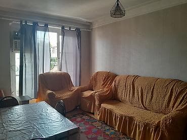 gencede ev: Gəncə şəhəri bayraq meydanının yanında 2 otaqlı orta təmirli əşyalı ev — 3