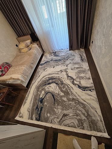 gules doseyi: Mərmər teksturasını xatırladan naxışlı müasir xalça - Rənglər: boz — 2