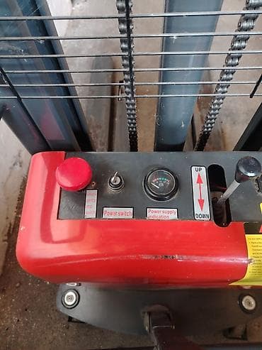Yenidir, və onun heç bir problemi yoxdur. 2 ton qaldıra bilir. 10–15 — 8