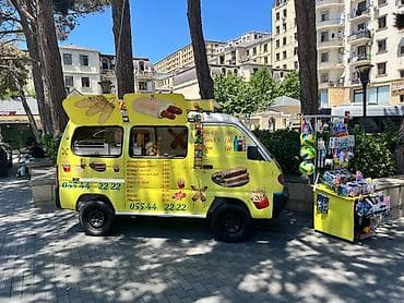 food truck: Sarı rəngli mobil “fast food” furqonu – isti və qəlyanaltılar yerində — 1