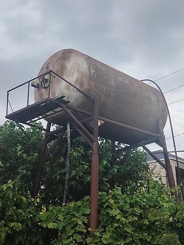 Metal su/çaxir çəni və dayaqlı platforma. İçerisi malirovınnıdı lalafo.az -da Metal su/çaxir çəni və dayaqlı platforma. İçerisi malirovınnıdı