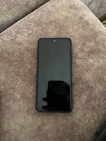 Redmi smartfon - Model: Redmi (arka qapaqda “Redmi” loqosu və “108MP”
