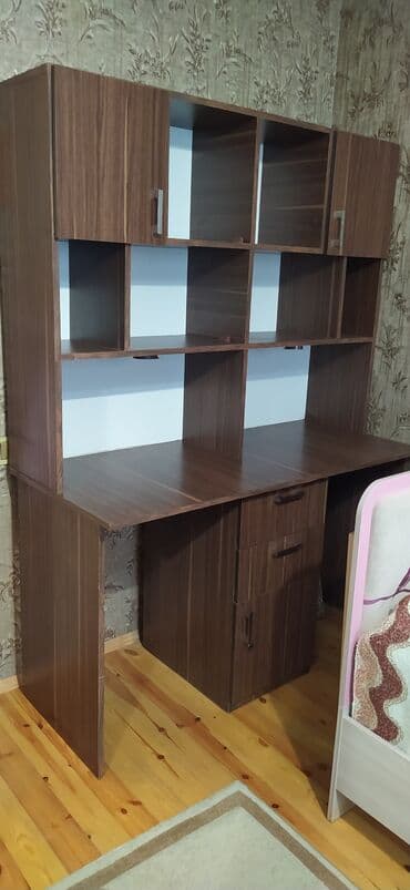 Oğlan və qız üçün, Yazı masası