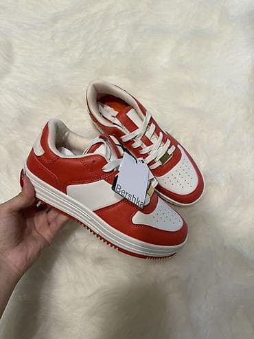 Bershka, Ölçü: 37, rəng - Qırmızı, Yeni