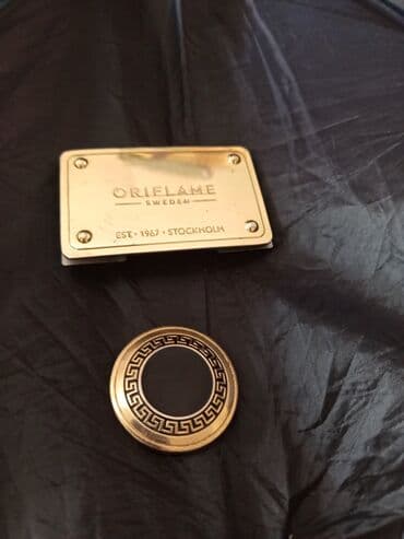 qizil qolbagilar: Oriflame brendinə məxsus yığcam guzgu kimi parlaq loqo, sumkaya — 5