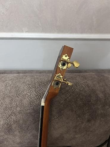 ukulele: Ukulele — 4