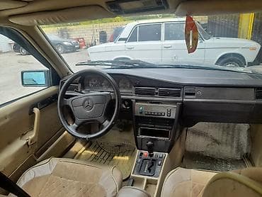 Mercedes-Benz 190 (W201): 2.3 л | 1993 г. Седан — 3
