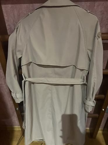 Bej rəngli klassik trençkot - Uzunluq: dizə yaxın - Kəsim: ikiqat