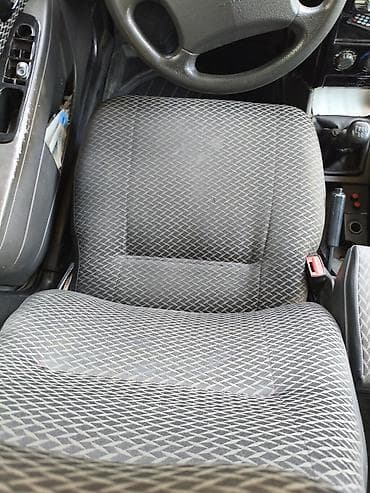 4 bolt 16 disk teker: Satılır: Gümüş rəngli sedan - Korpus: 4 qapılı sedan, gümüş rəng - — 6