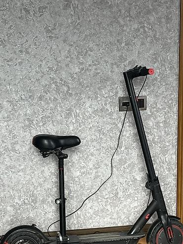 velosiped oturacağı: Elektrikli skuter – oturacaqlı model - Rəng: qara, qırmızı detallarla — 1