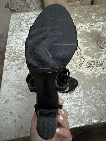 Qadın yüksək daban sandalet - Brend: Lomanfalla (etiket iç hissədə) - — 1