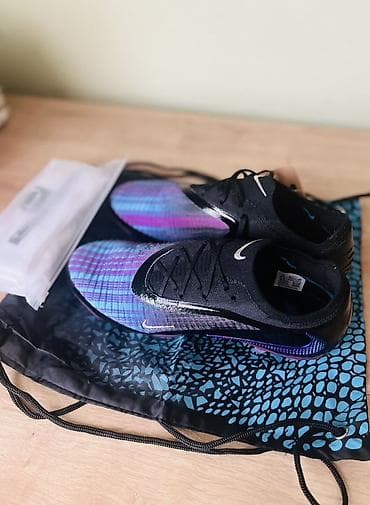Məhsul: Nike yüngül qaçış ayaqqabısı - Rəng: qara üst hissə — 1