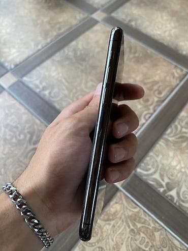 macbook pro 2.el: IPhone 11 Pro, 64 GB, Space Gray, Face ID — 7