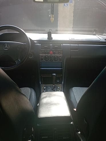 raf 4: Mercedes-Benz E-Class (W210) sedan – qara rəng, 4 qapılı, orijinal — 5