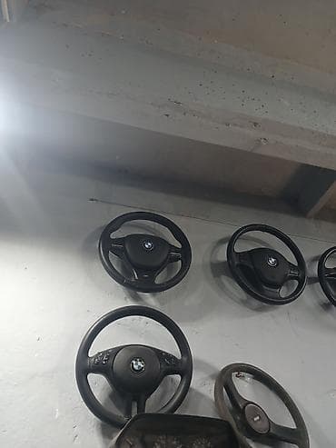 multi rullar: BMW sükanları Şəkildə BMW markalı bir neçə sükan görünür. Müxtəlif — 1