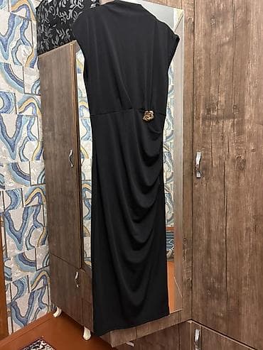 Qara uzun ziyafət donu - Rəng: qara - Model: bel hissəsində dekorativ