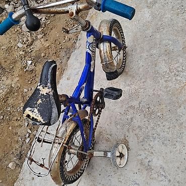 Elektrik velosipedlər: Uşaq velosipedi – kiçik ölçülü, mavi rəngli. Xüsusiyyətlər: - — 2