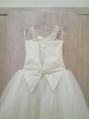 toy geyimler: Ağ rəngli, zərif gəlinlik – A-line/prinsessa silueti, çoxqatlı tül — 3
