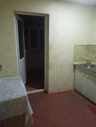 salyanda satilan evler: Mənzilin təsviri: - 2 otaqlı, ayrılmış planlı mənzil - Geniş dəhliz — 7