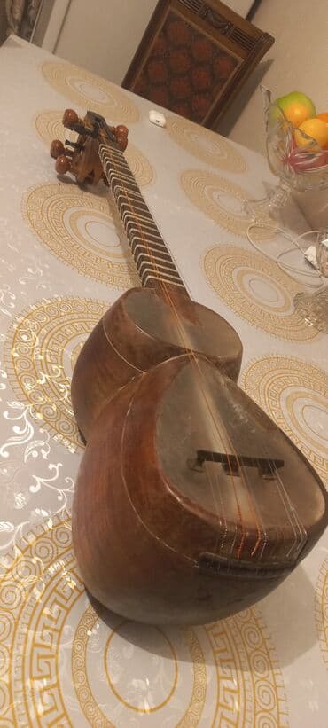 Tar – milli simli musiqi aləti - Korpus: iki hissəli armud formalı