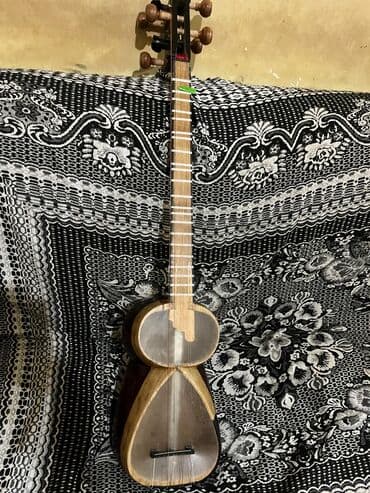 Daraq panellər: Tar – ənənəvi Azərbaycan simli musiqi aləti Xüsusiyyətlər: - Klassik — 1