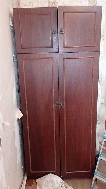 Mebel dolabı – klassik taxta gardırob .İki ədəd. - Material: kütləvi