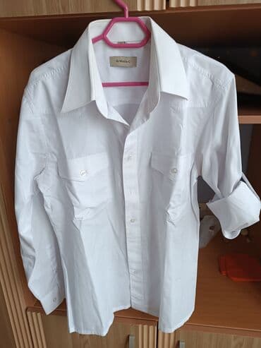 İdman dəstləri: Ağ köynək,M razmer.Bir dəfə geyilib.Səhifədə çoxlu köynəklər var,adın — 1