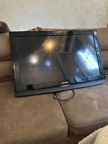 Samsung LCD televizor - Ekran ölçüsü: təxminən 32" - Panel: LCD — 2