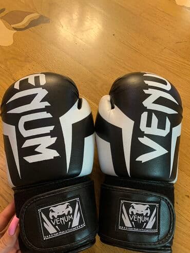 боксерские перчатки новые: Bokss elceki🥊 işdenmiyib 
40manat — 2