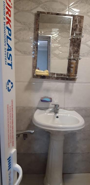 balakende satilan evler: Kirayə mənzil – 2 otaqlı, təmirli Xüsusiyyətlər: - Geniş zal və yataq — 1