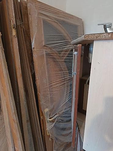 işlənmiş taxta qapılar: Taxta məişət/qapı dəsti -Ölçü: 5 eded qapı. 1 ededi 215/80, 4 ədədi — 1