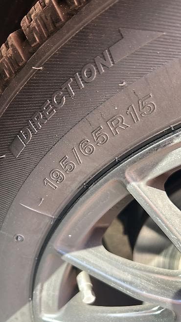 opel astra 1995: Bu, boz rəngli, 15x7 ölçülü yüngül lehimli avtomobil diskidir. Diskin — 5