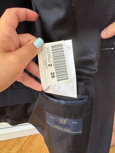 göy rəngli kişi cemperləri: Zingal Riche brendindən tünd göy rəngli kişi kostyumu. Kostyum iki — 12