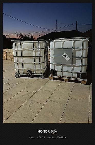 modul tipli ev: IBC konteynerlər (1000 litr) – metal karkaslı, plastik çənli, palet — 1