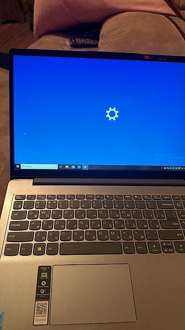 Lenovo IdeaPad 3 (15”) noutbuk Xüsusiyyətlər: - Ekran: 15.6" (nazik