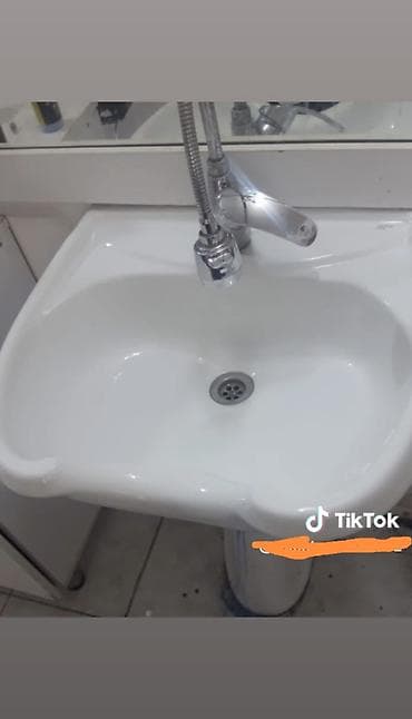 Ağ keramika ayaqlı əl-üz yuyan lavabosu - Material: keyfiyyətli