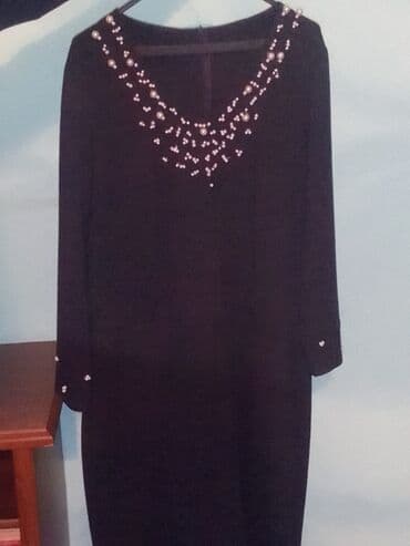 черно белые платья: - 2 ədəd qadın paltarı dəsti. - Qara rəngli, dizə qədər uzunluqda düz — 1