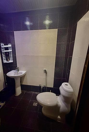 ev satlir: Xalqlar metrosunun yaninda kiraye 3 otaqli bina evi verilir xanimlara — 4